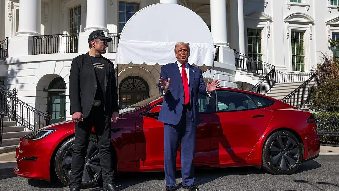Trump, Musk look to ‘boost’ Tesla sales, make more cars in US (photo: @MeidasTouch/X)