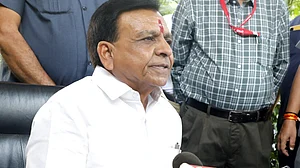 Ahead of MP budget, Congress MLAs chain themselves to protest against state‘s ‘rising‘ debt