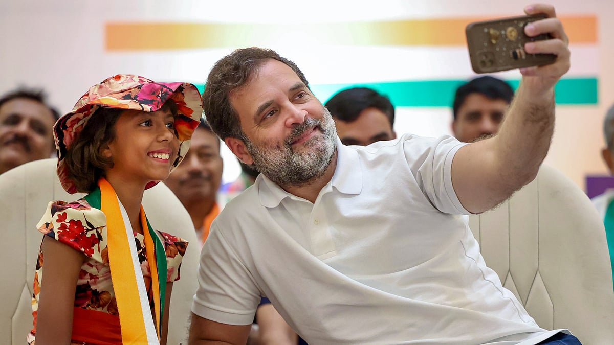 Rahul Gandhi takes selfie with a girl in Ahmedabad on 8 March (photo: PTI)