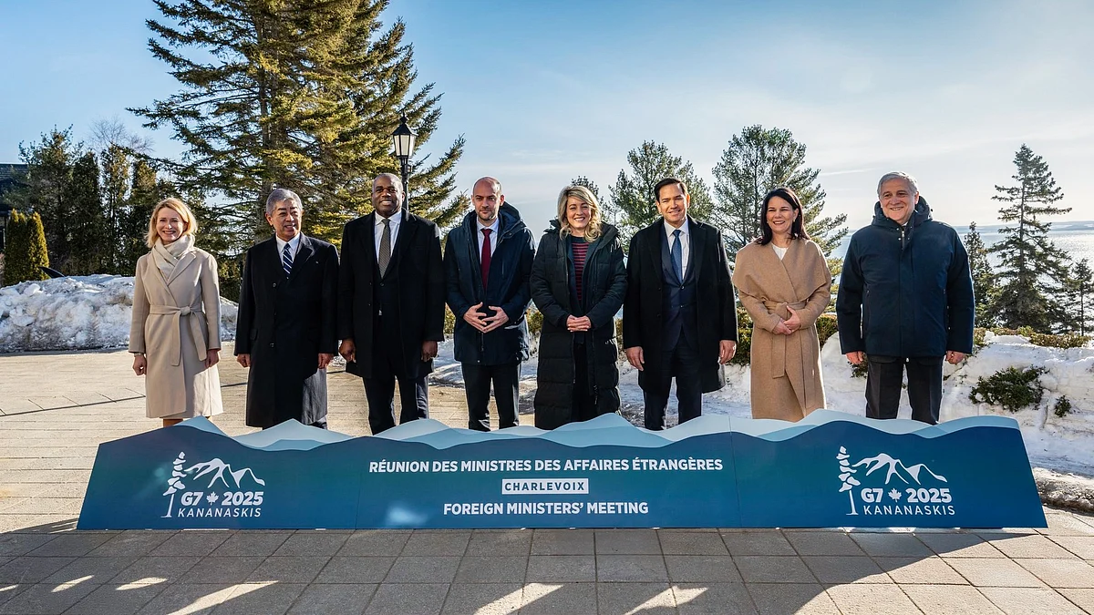 The G7 foreign ministers at the meet (photo: @melaniejoly/X)