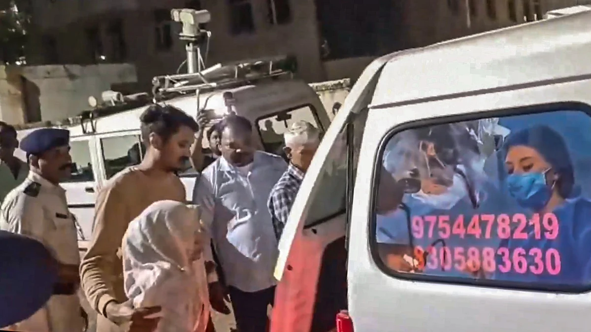 Patients being shifted from the hospital in Gwalior on 16 March (photo: PTI)