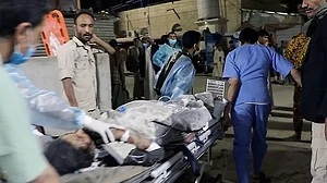 Injured being shifted to hospital in Sanaa photo: IANS)