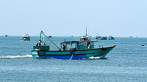 Sri Lanka Navy arrests three Tamil Nadu fishermen