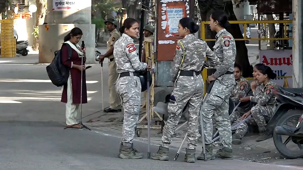 Security personnel in Nagpur on 18 March (photo: PTI) 