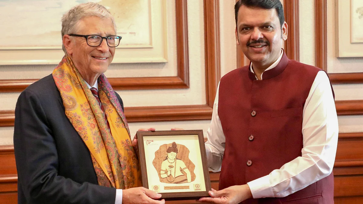 Devendra Fadnavis with former CEO of Microsoft Bill Gates (photo: PTI)