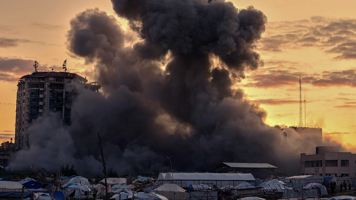 Israeli strikes in Gaza City on 22 March (photo: AP/PTI)