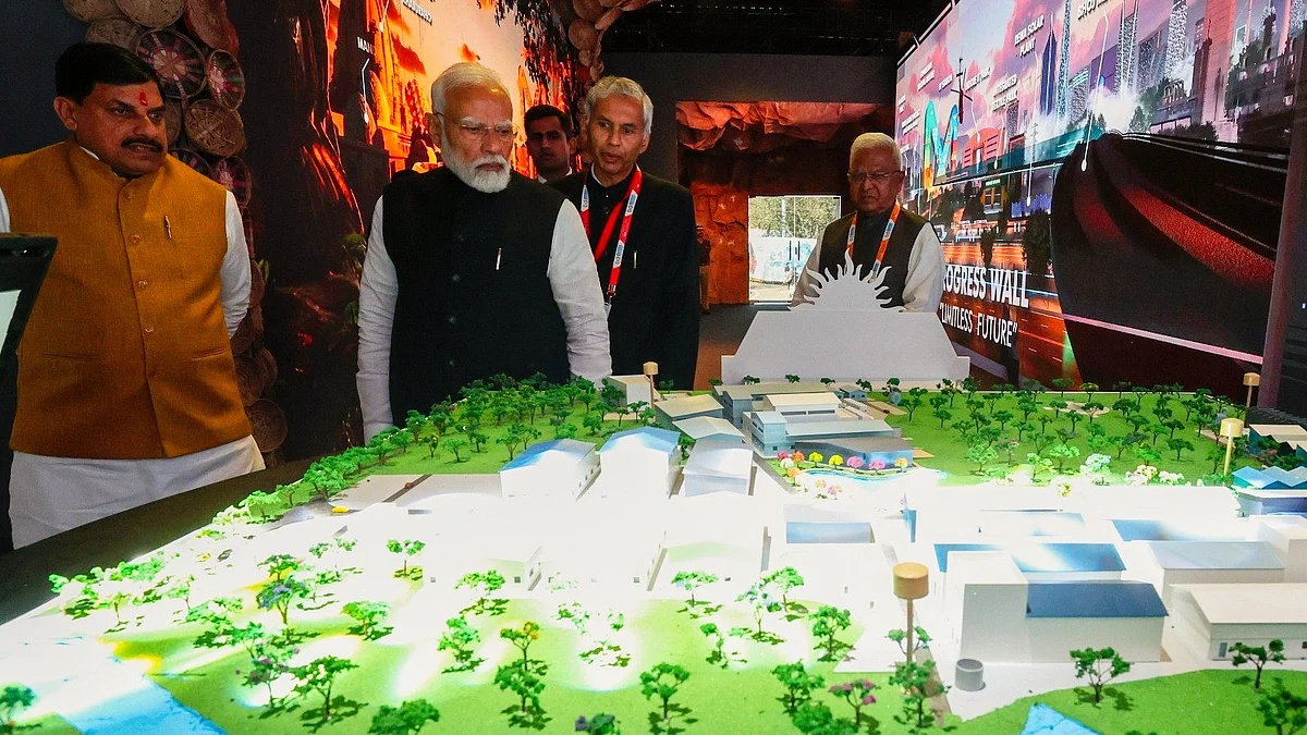 PM Narendra Modi and CM Mohan Yadav at the MP summit (photo: @narendramodi/X)