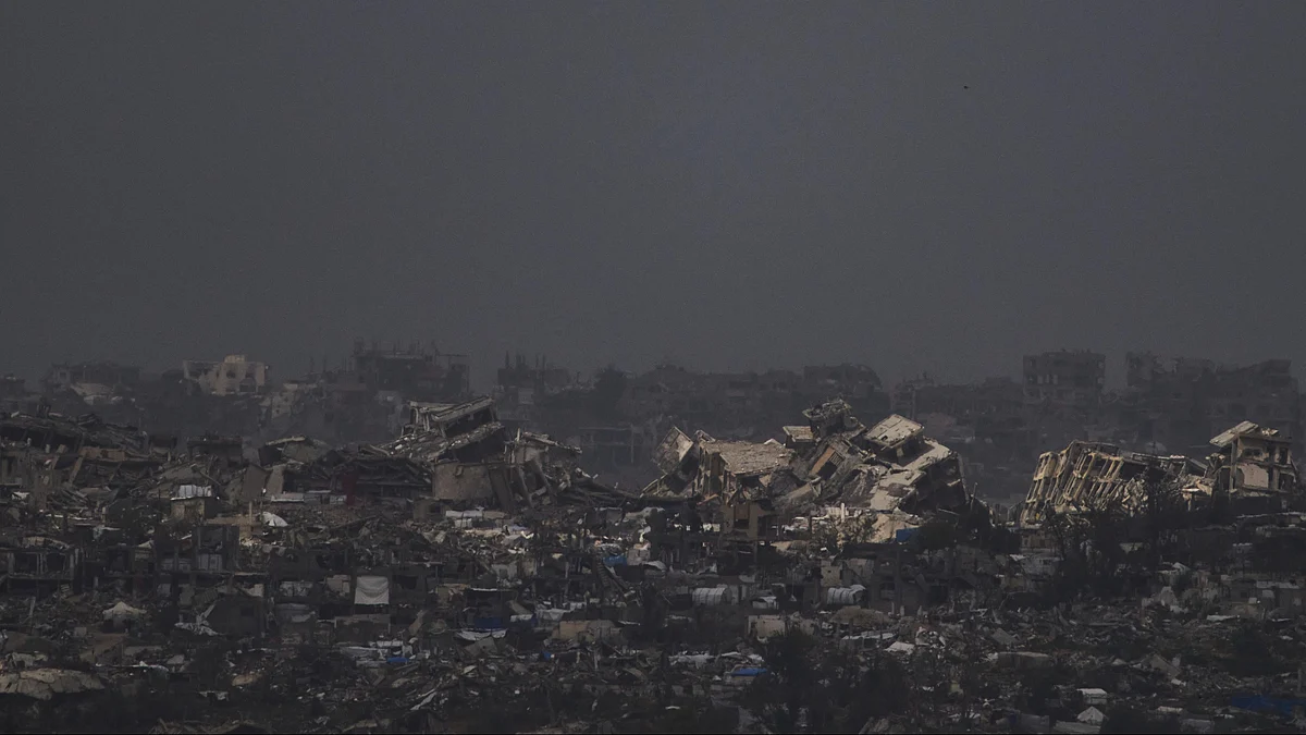 Israeli strikes destroy buildings in Gaza Strip on 20 March (photo: AP/PTI)