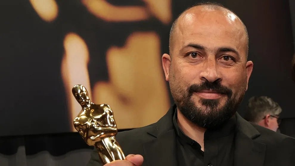 Hamdan Ballal with his Oscar (photo: @PopCrave/X)