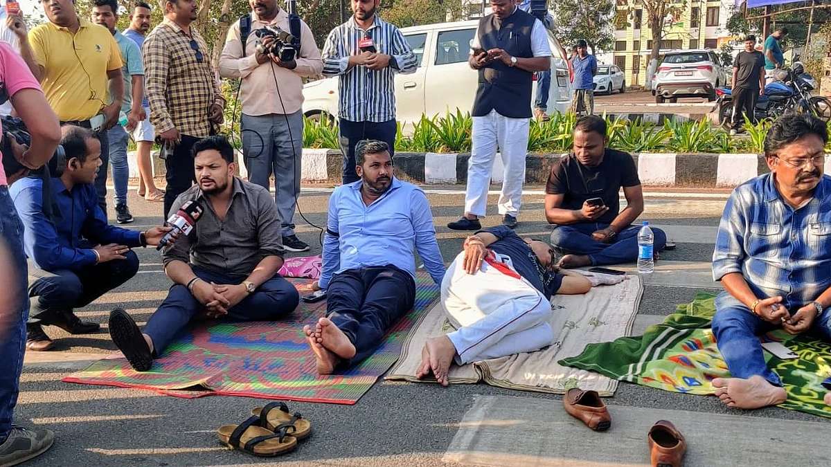 Odisha Congress MLAs on dharna (photo: @sagarcharandas/X)