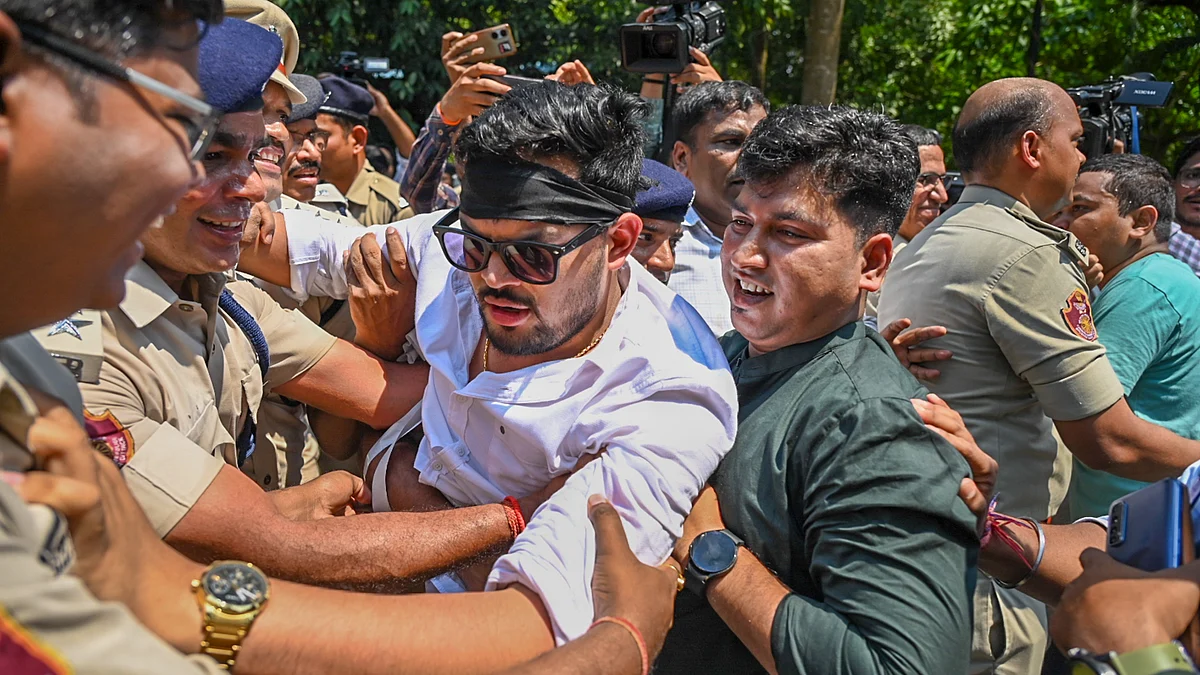 Police remove Congress MLAs who were staging a protest in front of East Gate of Assembly