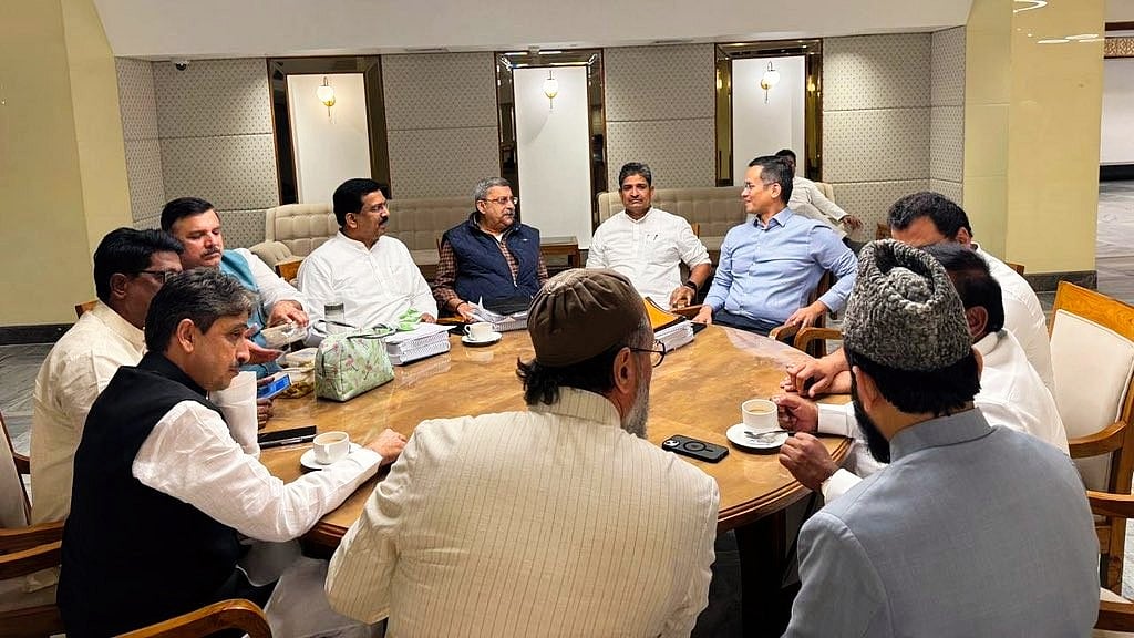 Opposition JPC MPs discuss a Waqf Bill meeting (file photo)