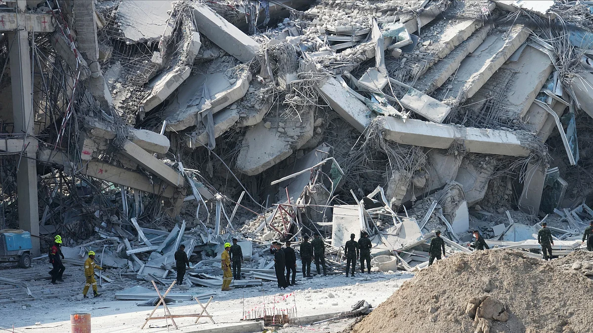 Rescue operation underway in Bangkok on 28 March (photo: AP/PTI)