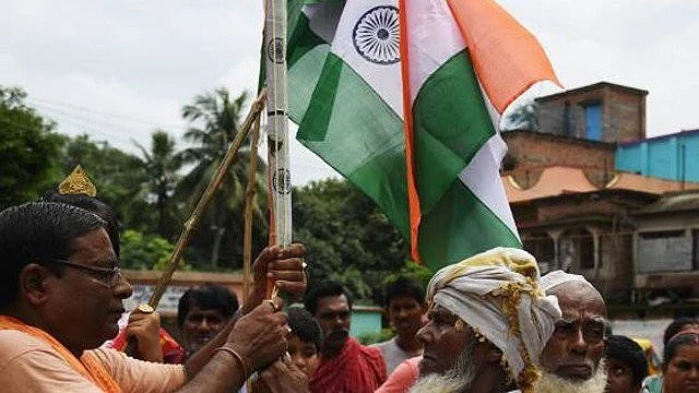 A Muslim maulvi and Hindu priest hoist the national flag on Independence Day: Krishnanagar, West Bengal