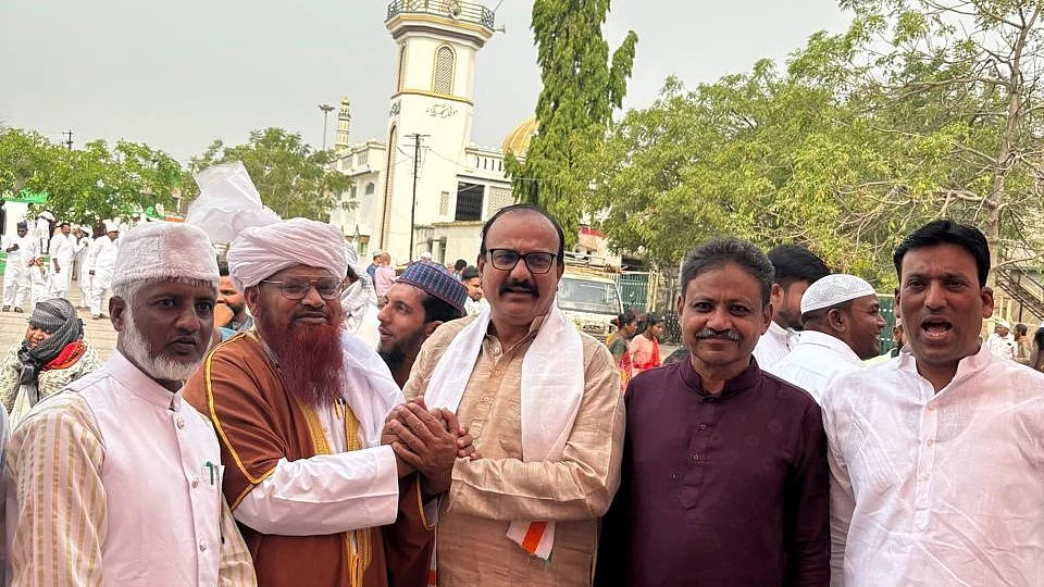 Maharashtra Congress chief Harshwardhan Sapkal celebrates Eid with Buldhana locals