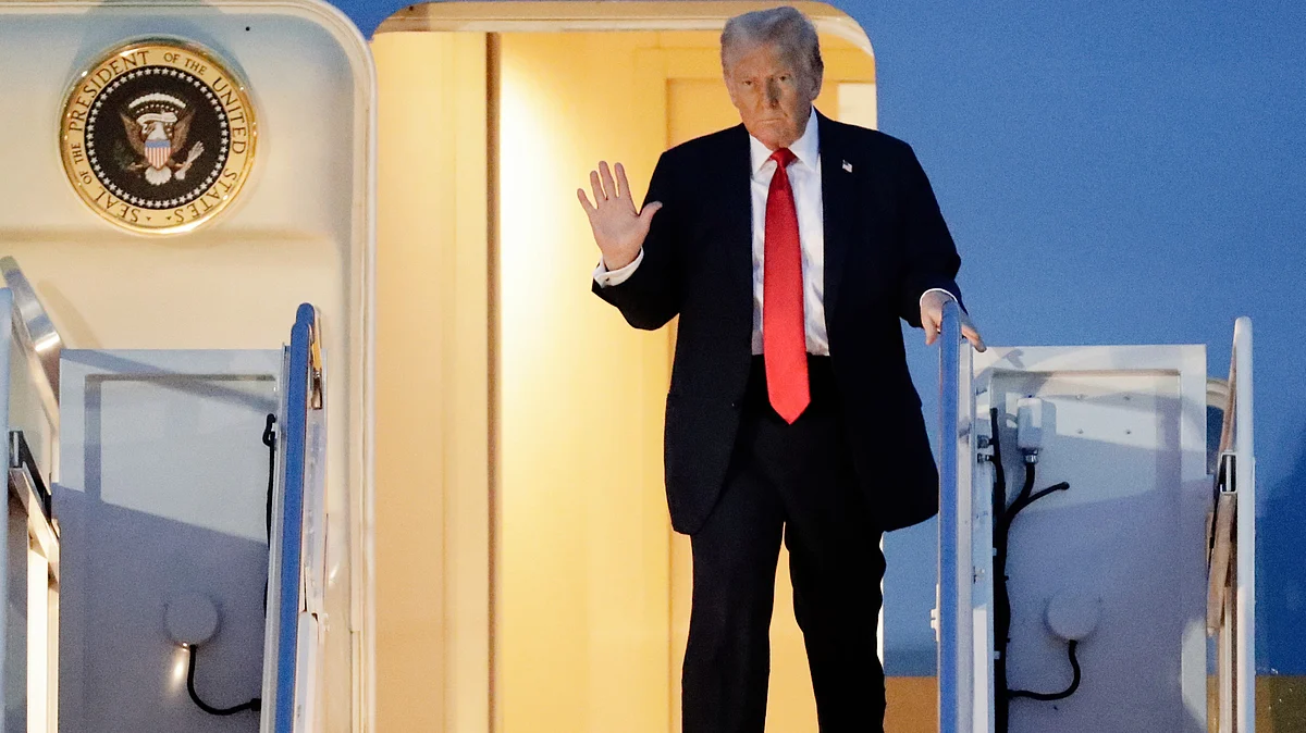 Donald Trump emerging from Air Force One (photo: AP/PTI)