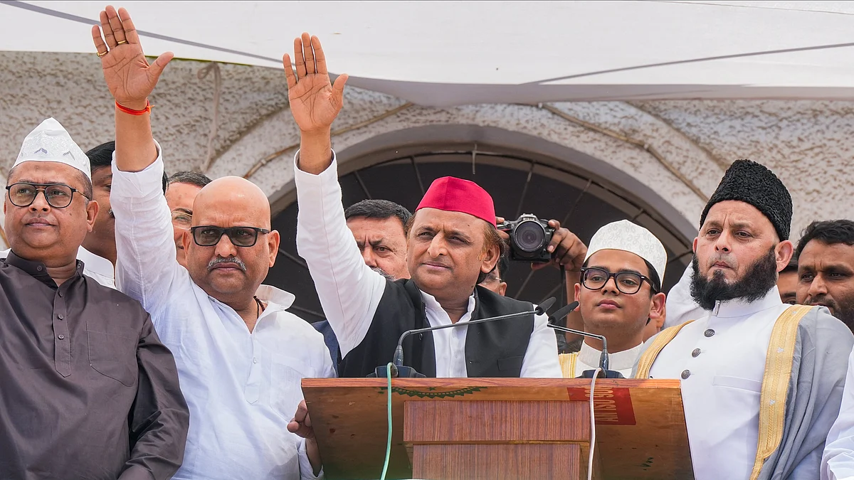 SP President Akhilesh Yadav, UP Congress President Ajai Rai at an event on the Eid-ul-Fitr