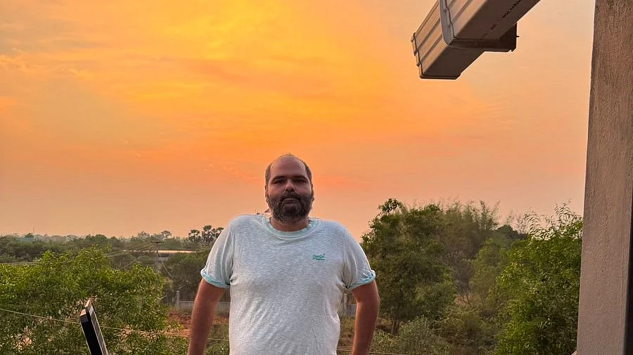 Kunal Kamra, decidedly not in Mumbai, where the Shiv Sena threaten to ’welcome’ him with ’prasad’
