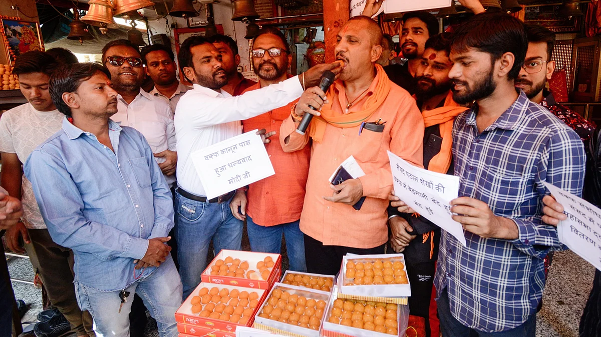 Hindu Mahasabha members celebrate the Waqf (Amendment) Act in Lucknow (photo: PTI)