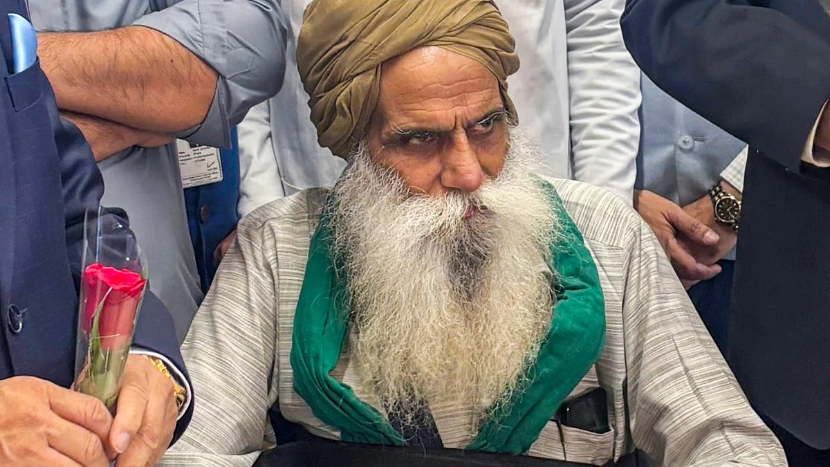 Jagjit Singh Dallewal being discharged from hospital in Patiala (photo: PTI)