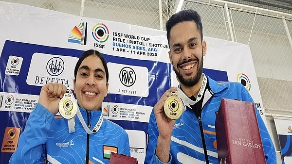 Gold medallists Suchi and Vijayveer Sidhu in Buenos Aires