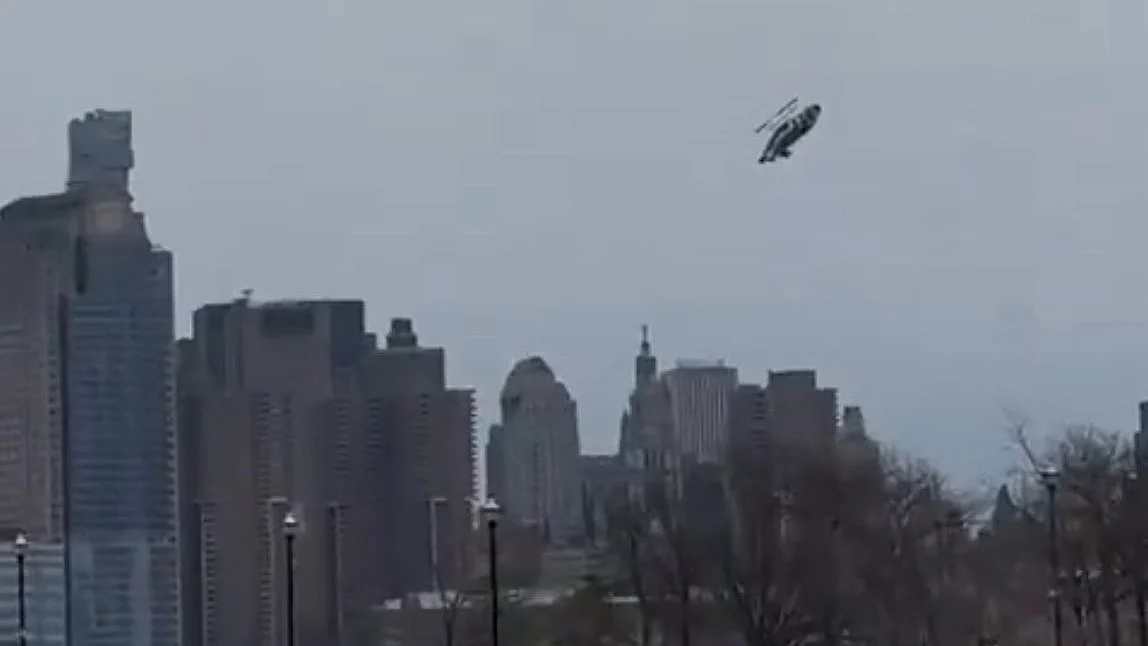 The moment the helicopter came crashing was captured on camera (photo courtesy: @SteveNorrisTV/X)