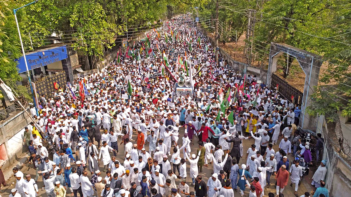 Members of Muslim community stage a protest in Birbhum on 11 April (photo: PTI)