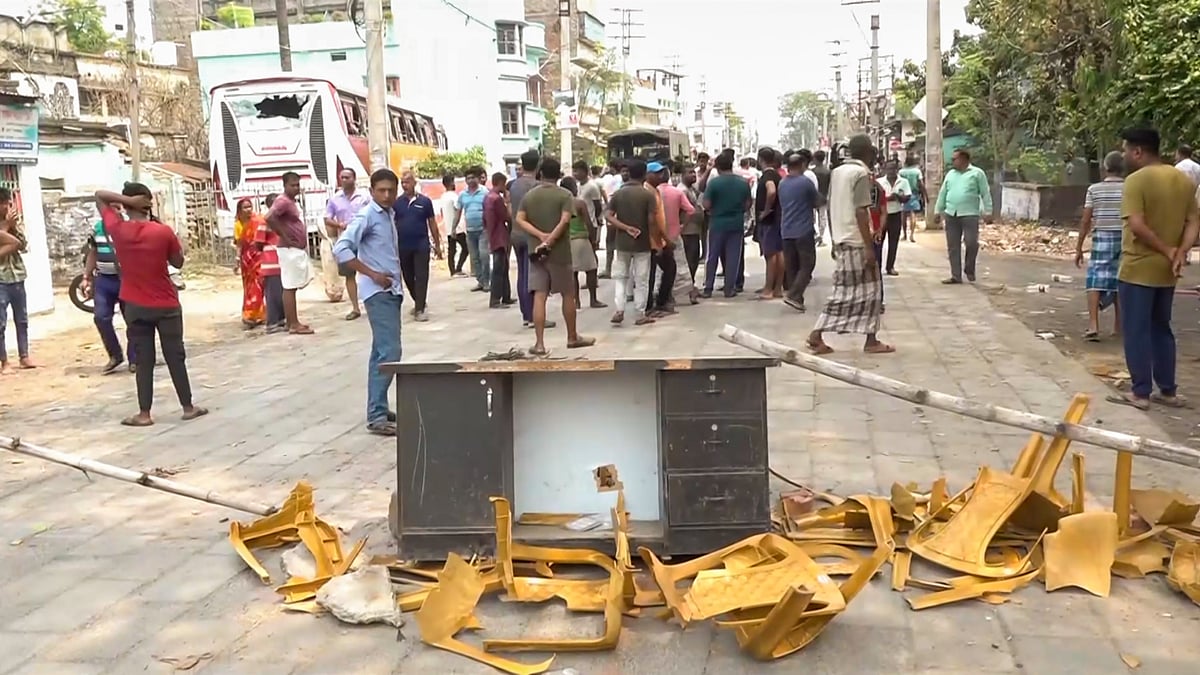 Violence in Murshidabad district on 12 April (photo: PTI)