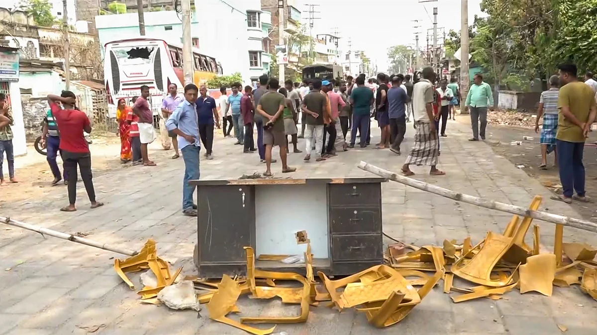 Violence in Murshidabad district on 12 April (photo: PTI)