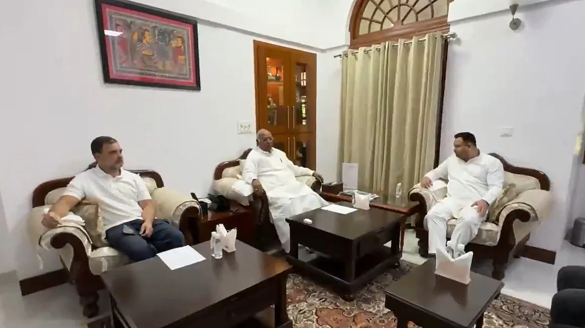 Tejaswi Yadav with Rahul Gandhi and Mallikarjun Kharge