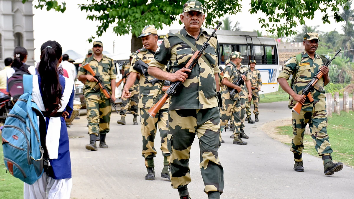 Security personnel keep vigil in Murshidabad on April 17 (photo: PTI)  