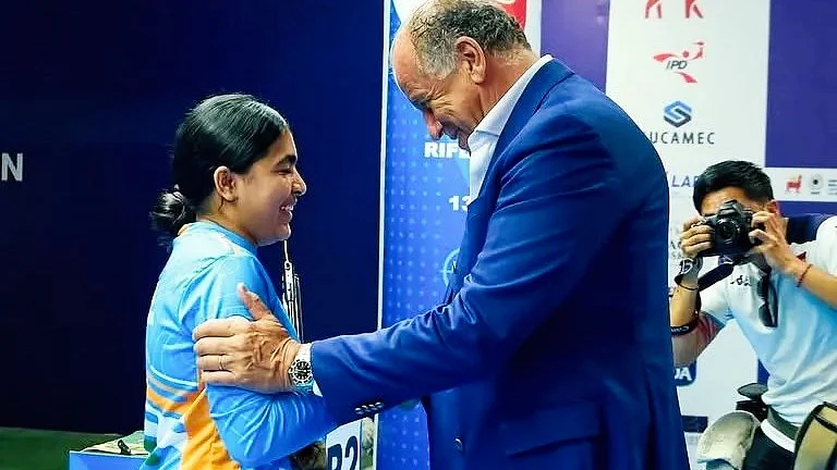 Suruchi Singh Phogat receives her individual gold in Lima