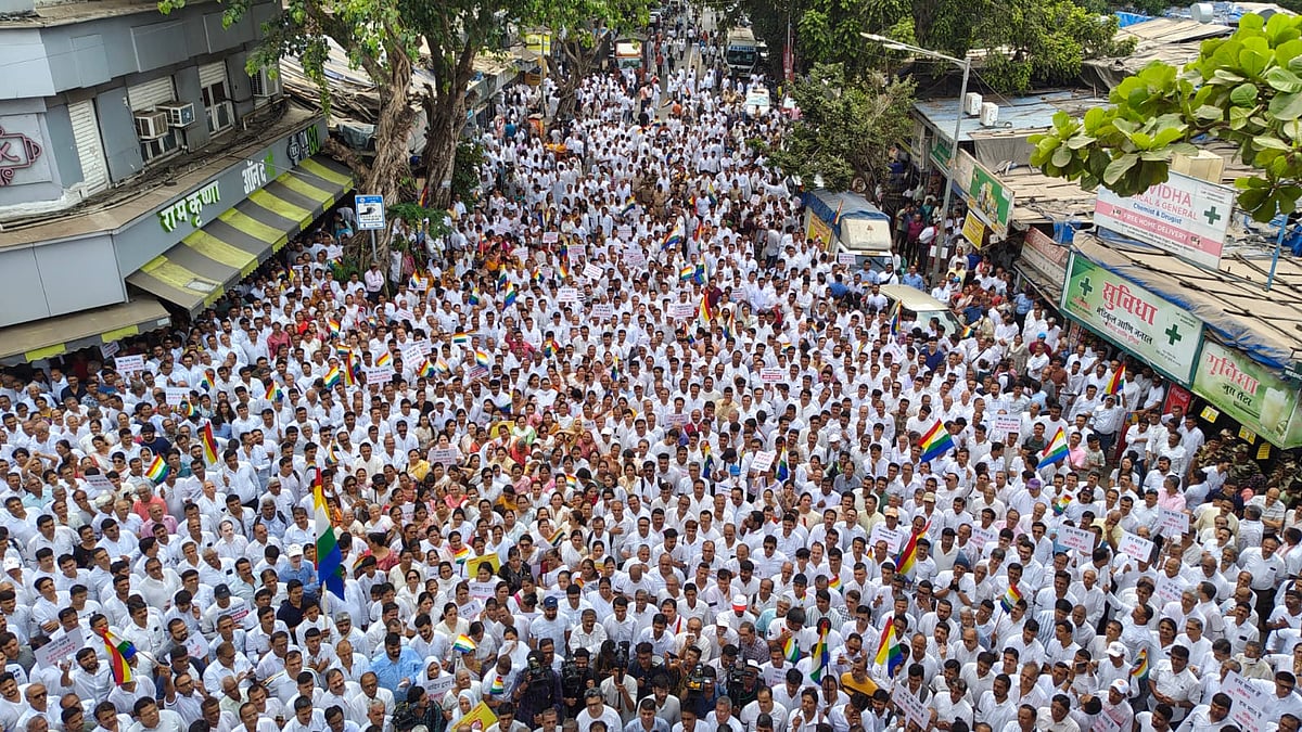 Jain community members protesting in Mumbai on 19 April (photo courtesy: @vimal_shah/X)