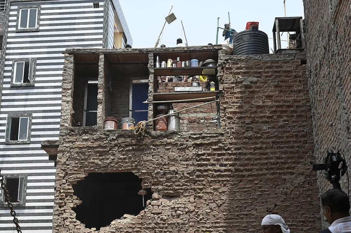 A kitchen in the next house exposed where the fallen building dropped away (photo: Vipin/NH