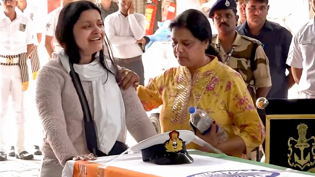 Indian Navy Lt. Vinay Narwal's wife breaks down as his remains arrive at New Delhi airport