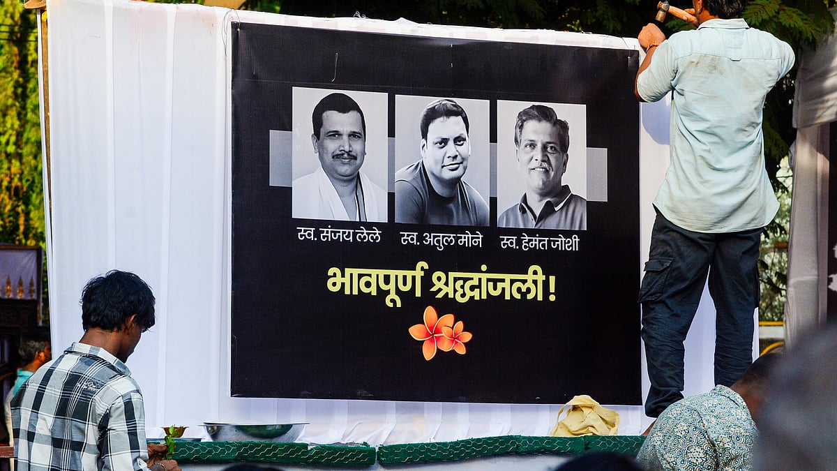 Posters pay tribute to victims of the Pahalgam attack, in Thane, Maharashtra (photo: PTI)