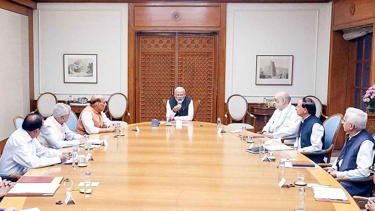 PM Modi holding a meeting on Pahalgam (photo courtesy: The Hindu) 