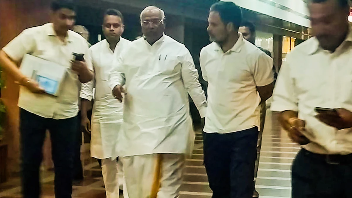 Mallikarjun Kharge and Rahul Gandhi arrive at the all-party meet (photo: PTI)