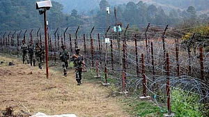 Pakistan violates ceasefire for 4th night straight; targets Poonch, Kupwara sectors