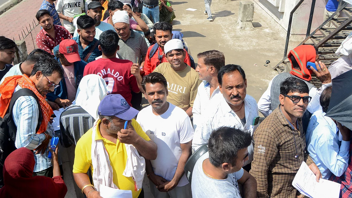 Devotees wait in queue in Bhopal to register for Amarnath yatra (photo: PTI)