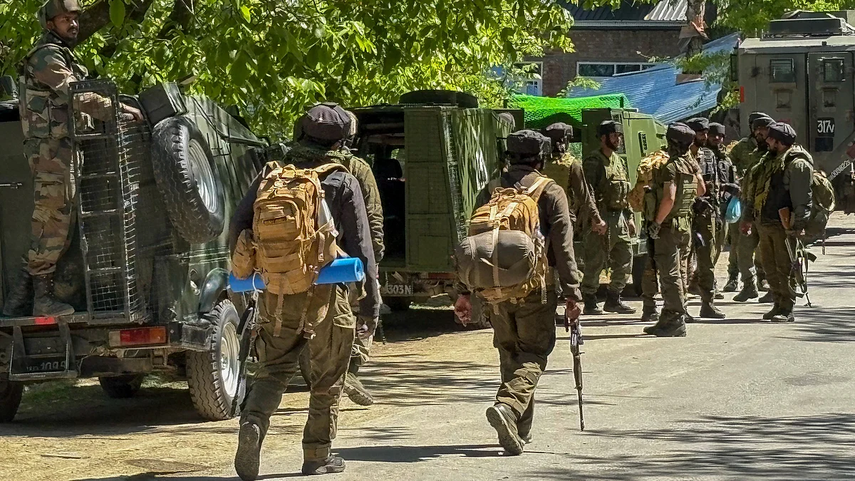 Security personnel conduct a search operation in Anantnag on 29 April (photo: PTI)