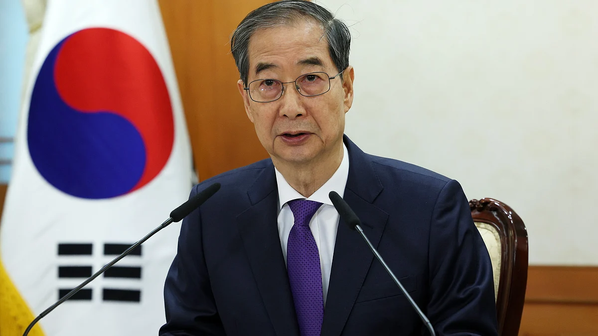 Han Duck-soo speaks during a meeting in Seoul on 1 May (photo: IANS)