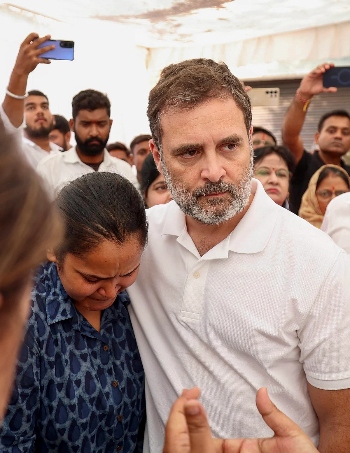 Rahul Gandhi consoles a family member of a Pahalgam attack victim in Kanpur