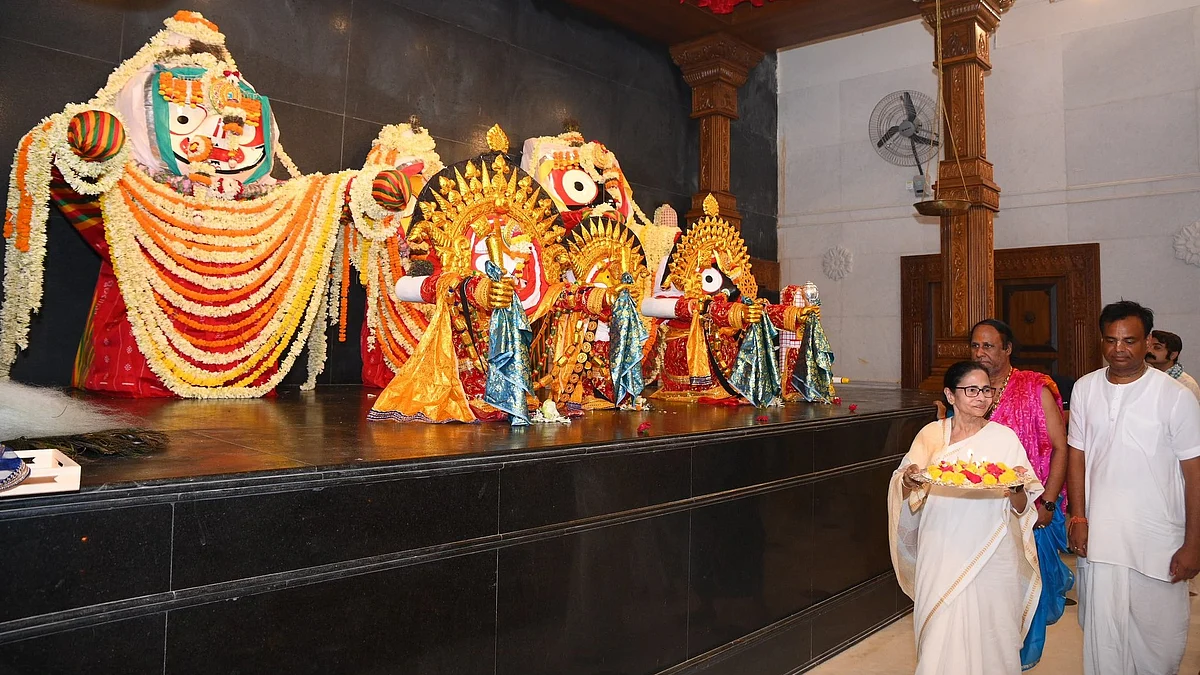 Mamata Banerjee at the Digha Jagannath temple opening (photo: @MamataOfficial)