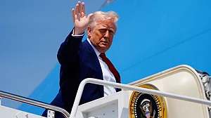 Donald Trump boards Air Force One on 29 April (photo: AP/PTI)
