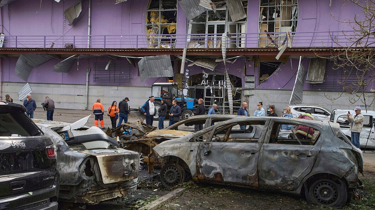 Building and vehicles damaged in Russia's drone attack in Kyiv on 4 May (photo: AP/PTI)