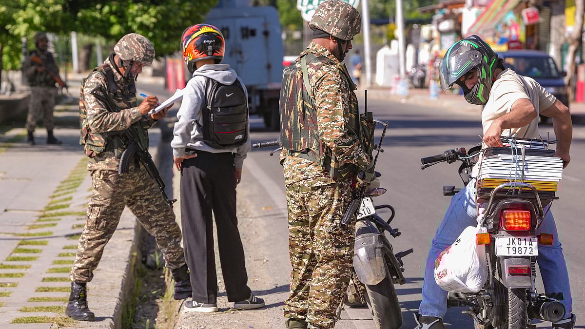 Security personnel check identity cards of commuters in Srinagar (photo: PTI)