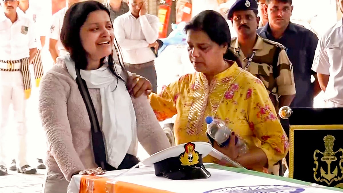 Himanshi Narwal breaks down over her husband's remains (file photo)