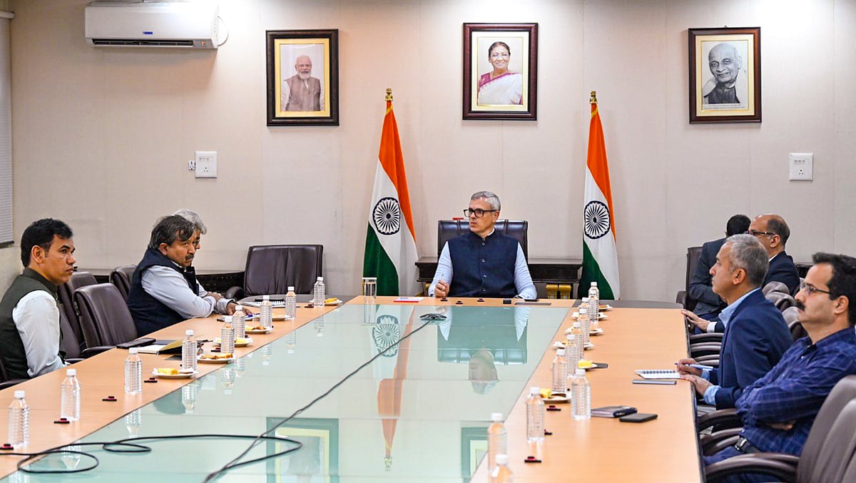 Chief minister Omar Abdullah takes stock of the situation on the LoC and nearby areas in view of Pakistani shelling
