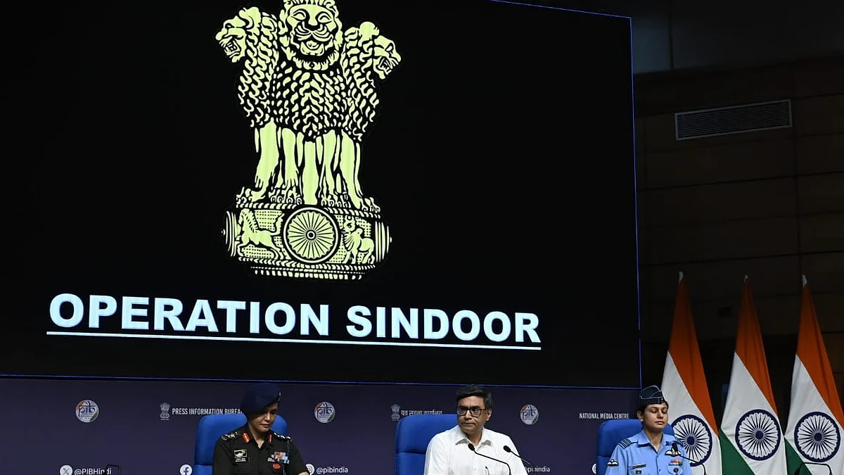 Col Sofiya Qureshi and Wing Commander Vyomika Singh at a presser (photo: Vipin/NH) 